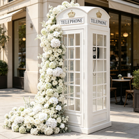 Cabine téléphonique londonienne personnalisée avec couleurs au choix, pour livre d'or audio et chemin de table fleuri, pour décoration de mariage