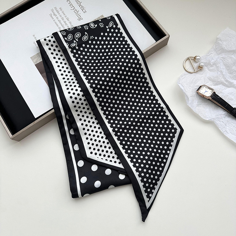 Polka dot cashew black and white