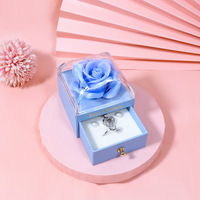Boîte à bague de fiançailles qui tourne à 360 degrés, fleurs préservées, roses, cadeaux pour femmes, roses pour petite amie, grand-mère, maman, épouse, anniversaire