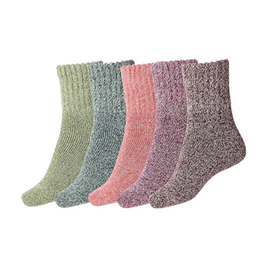 थोक उच्च गुणवत्ता वाले क्रिसमस उपहार कस्टम इनडोर मोजे सर्दियों मोटे गर्म ऊन ऊन नरम आरामदायक त्वचा के अनुकूल चालक दल के मोजे - Product Image 6