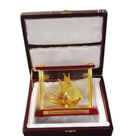 Modèles de trophées personnalisés en métal bronze 3D, gravés à la presse, émaillés, représentant des catamarans à voile, à vendre