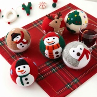 Jouet pour chien en feutre en forme de bonhomme de neige de Noël Petsign, balle de Père Noël pour chiots de petite et moyenne taille, accessoires pour animaux de compagnie durables et interactifs