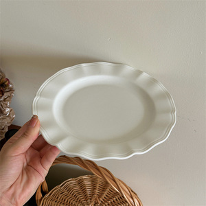 Assiette à dîner en céramique blanche plissée, style vintage français, pour le thé de l'après-midi, les desserts, les fruits, usage commercial et domestique, ronde. - Product Image 3