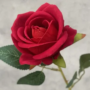 ขายส่งประดิษฐ์ดอกกุหลาบสีแดงดอกไม้ก้านยาวผ้าไหม Rose สําหรับงานแต่งงานวันหยุดวันเกิด Store สํานักงานกลางแจ้งตกแต่ง