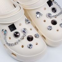 Breloques de chaussures punk en métal argenté pour Crocs, décorations de bijoux scintillants en diamant pour femmes et filles, accessoires pour sabots et sandales