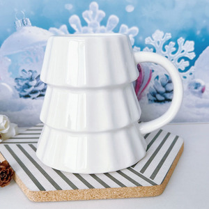 Tasse à café ou à thé en céramique avec poignée en forme de sapin de Noël, logo <span class=keywords><strong>personnalisé</strong></span>, promotion des fêtes, cadeau - Product Image 1