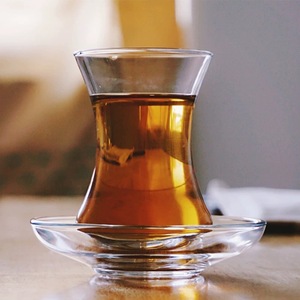 Nuovo Design Elegante Bicchierino <span class=keywords><strong>da</strong></span> Shot in Vetro Borosilicato Ecologico Soffiato a Mano Infrangibile, <span class=keywords><strong>Tazze</strong></span> <span class=keywords><strong>da</strong></span> Tè Turche a Tulipano <span class=keywords><strong>Nere</strong></span> con Piattini - Product Image 6