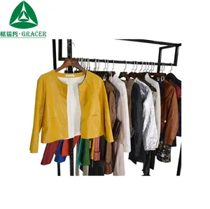 Chaqueta de cuero Usada de segunda mano, Ropa Usada Italia - Product Image 1