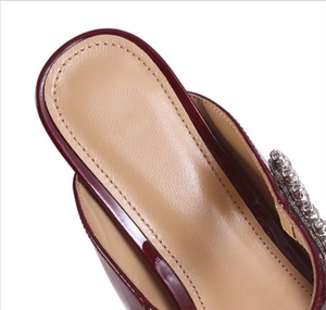 Sandali Personalizzati Ispirazione JC in Vernice Rossa con Tacco a Spillo Sottile da 5cm e Soletta Imbottita in Pelle di Pecora per Matrimoni e Banchetti all'Ingrosso - Product Image 5