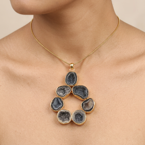 Colliers de bijouterie fantaisie en agate géode naturelle et druse, pendentif de forme irrégulière en laiton plaqué or 18 carats, vente en gros pour femmes - Product Image 2