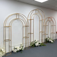 Arche Métallique Dorée Décorative – Support Élégant pour Scène de Mariage, Idéal pour Drapage Floral et Décoration de Cérémonie