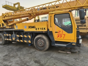 Grue mobile hydraulique XCMG QY16 de 16 tonnes d'occasion, d'origine Chine, pour travaux de construction et levage. - Product Image 1