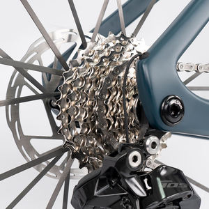 Vélo <span class=keywords><strong>de</strong></span> <span class=keywords><strong>route</strong></span> en fibre <span class=keywords><strong>de</strong></span> carbone R18, 105 R7120, 24 vitesses, système complet d'engrenages, frein à disque hydraulique, roues en carbone légères <span class=keywords><strong>de</strong></span> 58 mm, course - Product Image 3