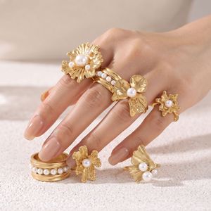 Bague ouverte OZE style européen-américain en acier inoxydable avec faux perles et motif floral, placage sous vide – Meilleure vente pour femme, inaltérable - Product Image 1