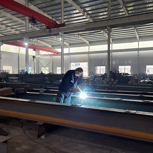 Vente en gros bon marché Hangars de stockage Entrepôt préfabriqué extérieur Cabane préfabriquée à structure en acier pour maison de Chine - Product Image 1