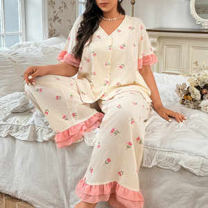 Set Pigiama Floreale Morbido e Comodo per <span class=keywords><strong>Donna</strong></span> <span class=keywords><strong>Taglie</strong></span> <span class=keywords><strong>Forti</strong></span>, Completo Due Pezzi Autunnale con Scollo a V e Bordi in Pizzo - Product Image 1