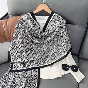 YX レディース スカーフ スクエア コットン ポリエステル サテン 幾何学模様 ロング丈 春 冬 秋 多機能 アウトドア - Product Image 3