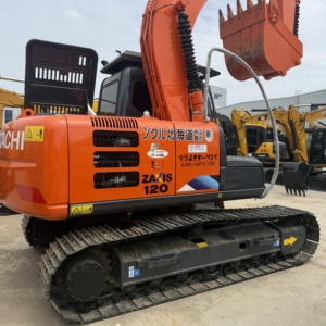 Excavatrice de taille moyenne Hitachi ZX120 de 12 tonnes pour le nivellement de chantiers municipaux - Product Image 1
