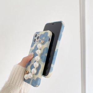 Per <span class=keywords><strong>iPhone</strong></span> <span class=keywords><strong>11</strong></span> 12 13 2021 moda donna di lusso cinturino da polso perlato adesivo antiurto per acqua TPU custodia per telefono con fiore blu fresco - Product Image 3
