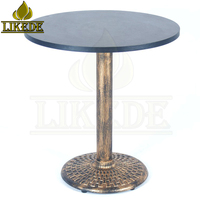 Table ronde en fonte et laiton style antique, base en métal