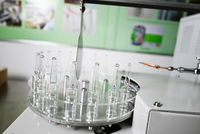 Machine de fusion et de scellage automatique de flacons en verre à 18 trous pour ampoules de 1 ml, 2 ml, 10 ml, 20 ml, pour la recherche en laboratoire universitaire