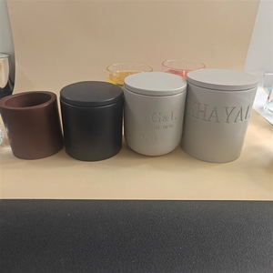 Vela aromática de cera de soja con logotipo personalizado al por mayor en frasco de cerámica, de lujo, hecha a mano, orgánica, no tóxica, de larga duración (60 horas), para el hogar. - Product Image 2