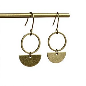 Boucles d'oreilles pendantes géométriques mignonnes en laiton plaqué or 18 carats, unisexe, tendance, cadeau - Product Image 1