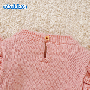 Elegante Tutina Rosa in Maglia per Neonata con Volant e Fiocco, Regalo Unico per Baby Shower, Outfit per il Ritorno a Casa del Neonato - Product Image 3