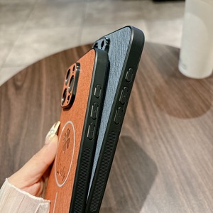 Haute qualité luxe trèfle à quatre feuilles magnétique sans fil charge en cuir TPU étui de téléphone portable pour Iphone 17 Air 16e 15 Pro Max - Product Image 2