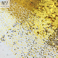 Tissu brodé Nanyee à sequins carrés superposés 9 mm or et beige effet ombré pour vêtements de danse de mariage pour filles