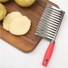 Lama da taglio <span class=keywords><strong>per</strong></span> <span class=keywords><strong>frutta</strong></span> e verdura in acciaio inossidabile pelapatate utensili da cucina <span class=keywords><strong>coltello</strong></span> con bordi ondulati <span class=keywords><strong>per</strong></span> patate - Product Image 6