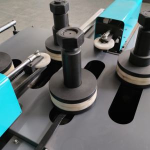 Máquina dobladora de 4 rodillos para perfil de aluminio Máquina dobladora de tubos de escape Máquina dobladora de perfiles <span class=keywords><strong>CNC</strong></span> - Product Image 6