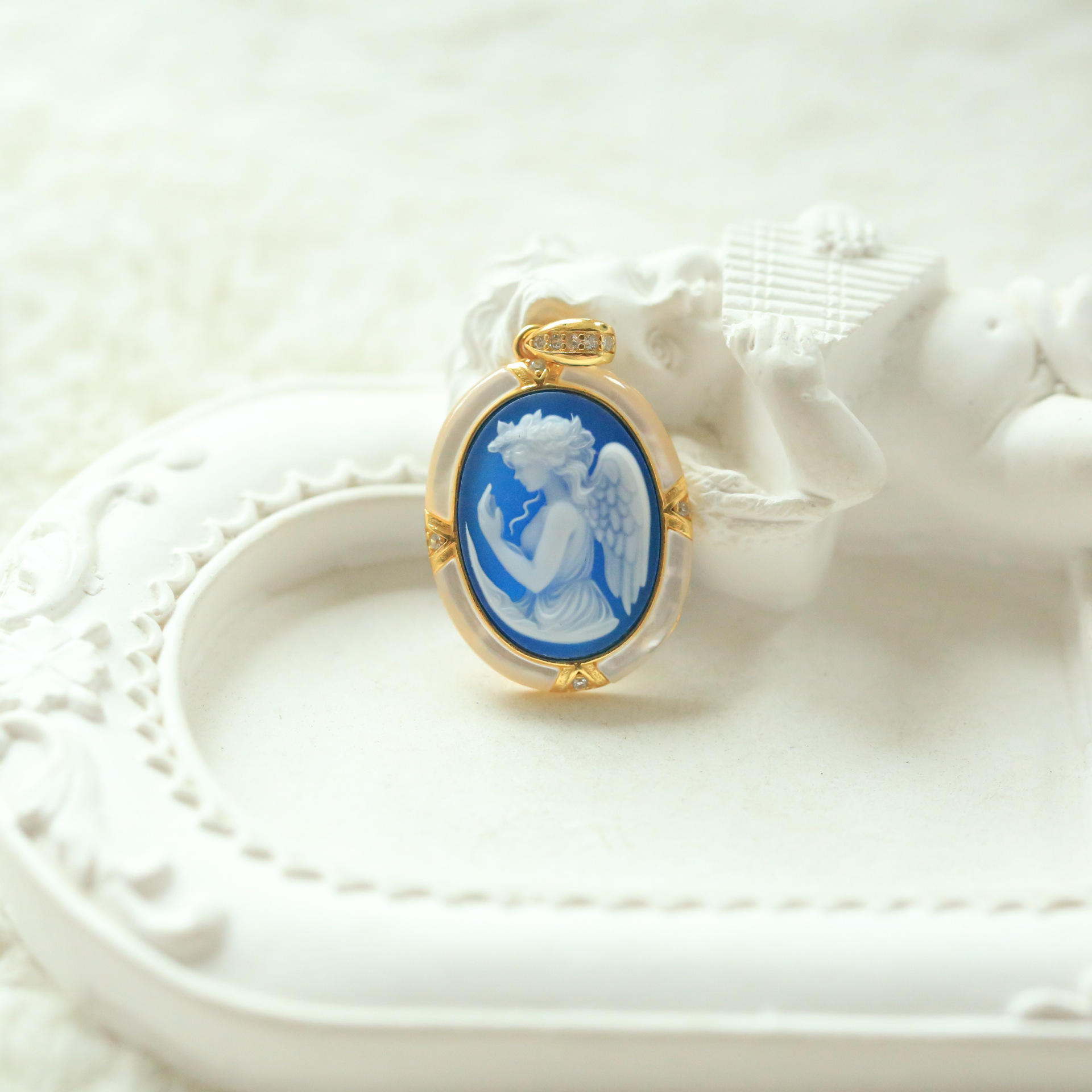 Colgante con borde de fritillary azul múltiple