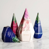 Direkt vom Hersteller Faltbare Pyramidenförmige Geschenkbox mit Individuellem Vollfarbdruck Geschenkverpackung Papierbox für Lippenbalsam Weihnachtsgeschenke