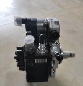 Pompe à injection de carburant Mitsubishi TT en promotion, référence 0445010101, pour modèles 1989-90, moteur Weichai, couleur argentée - Product Image 2
