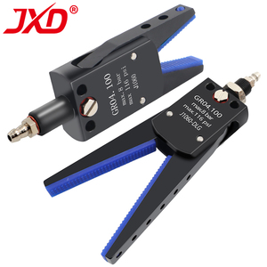 J1060 J1080 Mini pince de moulage par injection | Griffe pneumatique avec coussinets en silicone pour bras de robot - Product Image 1