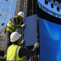 Pantalla LED Curva para Exteriores P2.6 de Alquiler, 4K, Alto Brillo 5000cd, 120Hz, IP65 Impermeable, con CMS Basado en la Nube y RDM para Escenarios