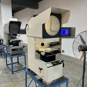 Proyector de Perfiles Digital, Máquina de Medición Óptica con 1 Año de Garantía - Product Image 3