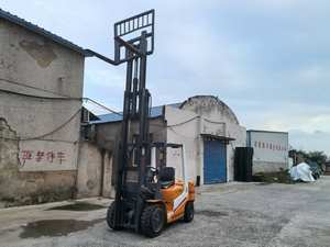 Montacargas TCM Usado de 3.5 Toneladas con Motor de Caja de Cambios, Carretilla Elevadora de Paletas para Almacén, Capacidad de Elevación de 3m para Inspección de Video - Product Image 4