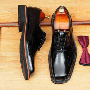 Chaussures pour hommes luxueuses et élégantes, à lacets, avec une combinaison de couleurs bleu et marron, dans un style Oxford italien. - Product Image 4