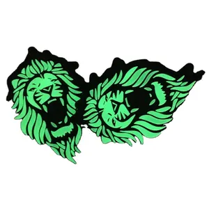 Hochwertiges Kunststoff kautschuk Silikon PVC Grünes Licht Benutzer definiertes Löwen muster leuchtet im Dunkeln Abzeichen für Jersey