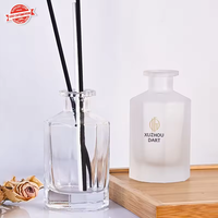 Bouteille en verre vide de diffuseur d'arôme transparent hexagonal transparent de 200ml 230ml avec bâton de rotin