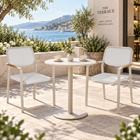 Chaise de salle à manger d'extérieur moderne avec structure en aluminium, tissu Teslin, fauteuil empilable avec accoudoirs imitation bois pour patio, jardin, café