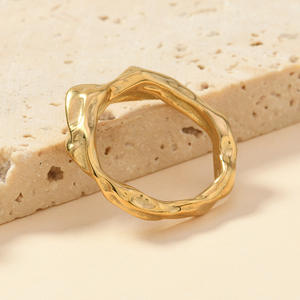 Anillo de compromiso y boda para mujer, chapado en oro de 18 quilates, de acero inoxidable, con diseño martillado, de moda, superventas - Product Image 5