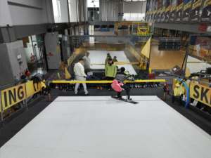 เครื่องเล่นสกีในร่ม เครื่องเดินบนสายพานสำหรับเล่นสกี เครื่องเล่นสกีแบบแห้ง ลานสกีแห้งแบบไม่มีที่สิ้นสุด - Product Image 6