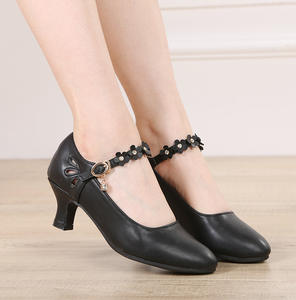 Chaussures de danse de salon à bout fermé pour femmes, chaussures de danse à talons bas de caractère de Salsa, Tango et Waltz - Product Image 6