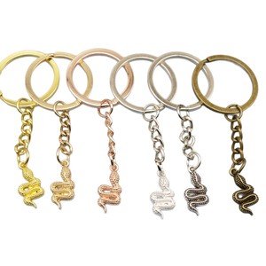 Porte-clés Serpent Bouclé avec Pendentif en Alliage Texturé pour Cadeaux aux Amateurs de Reptiles - Product Image 5