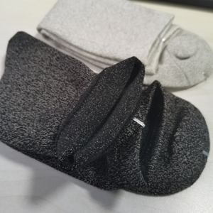 Bolsas de papel de aluminio Embalaje Fibra de plata Conductora Calcetines antibacterianos Antiestático Antiolor Nano Calcetines plateados para hombres en gris - Product Image 6