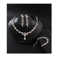 Parure de bijoux de luxe vintage pour mariage et fiançailles, collier et bracelet en alliage avec pendentif zircon en forme de goutte pour fêtes et anniversaires
