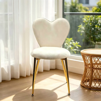 Chaise de salle à manger en velours avec dossier en forme de cœur, design moderne et durable, structure en métal doré, pour mariage, événement, café, restaurant, mobilier